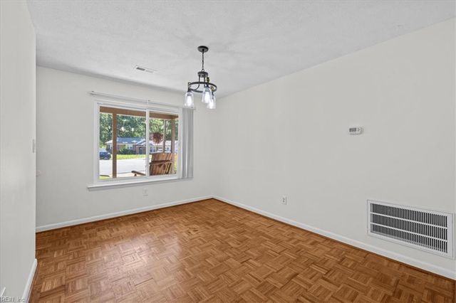 10 El Paso CT, Hampton, VA 23669