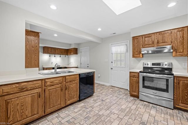 10 El Paso CT, Hampton, VA 23669
