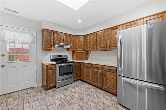 10 El Paso CT, Hampton, VA 23669