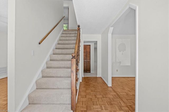 10 El Paso CT, Hampton, VA 23669