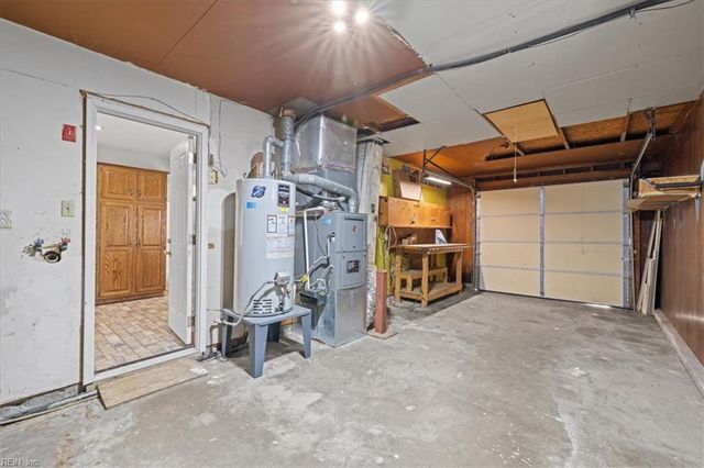 10 El Paso CT, Hampton, VA 23669