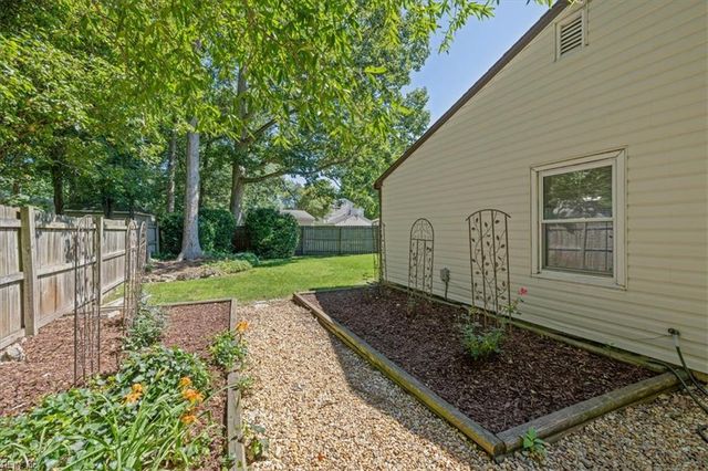 10 El Paso CT, Hampton, VA 23669