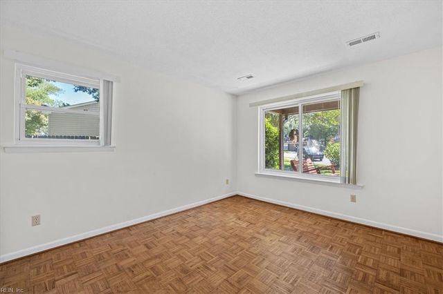 10 El Paso CT, Hampton, VA 23669