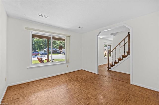 10 El Paso CT, Hampton, VA 23669