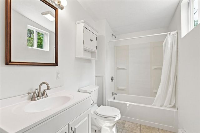 924 Washington St, Franklin, MA 02038