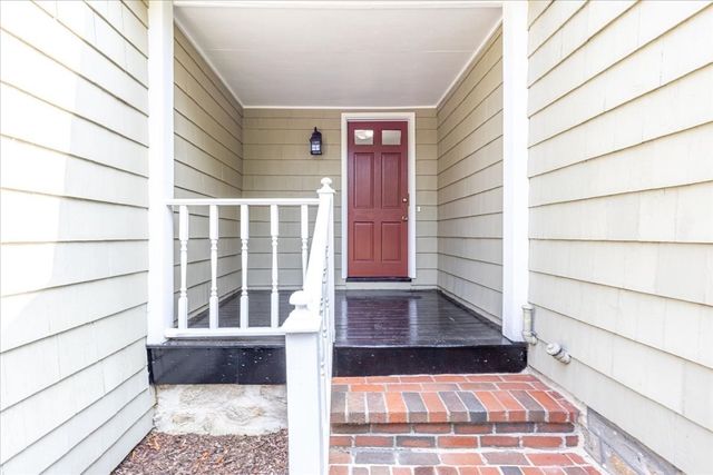 924 Washington St, Franklin, MA 02038