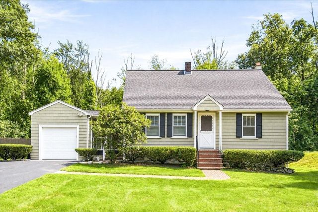 924 Washington St, Franklin, MA 02038