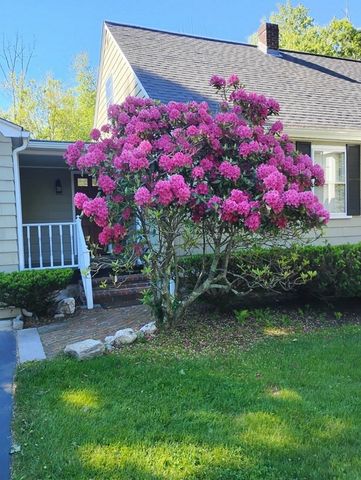 924 Washington St, Franklin, MA 02038