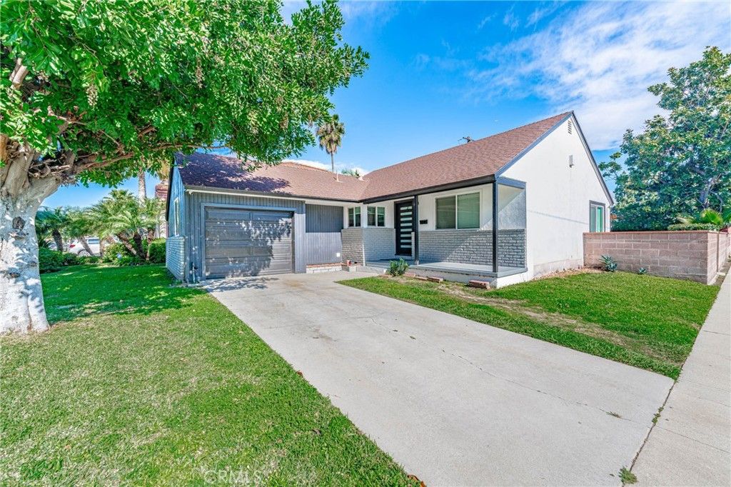 10919 Newville, Downey, CA 90241