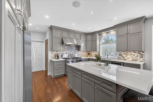 764 Charleston Oaks Drive, Ballwin, MO 63021