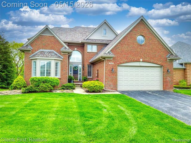7490 Pine Vista Drive, Brighton, MI 48116