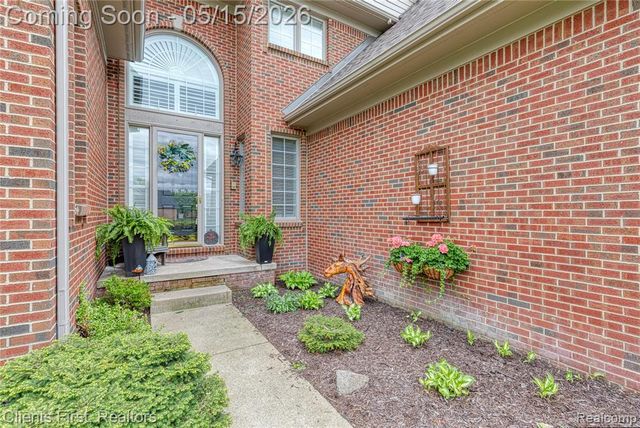 7490 Pine Vista Drive, Brighton, MI 48116