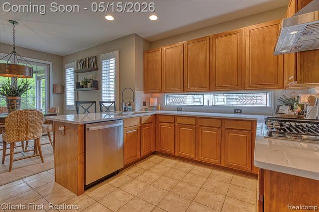7490 Pine Vista Drive, Brighton, MI 48116