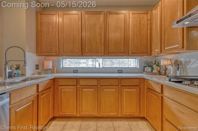 7490 Pine Vista Drive, Brighton, MI 48116