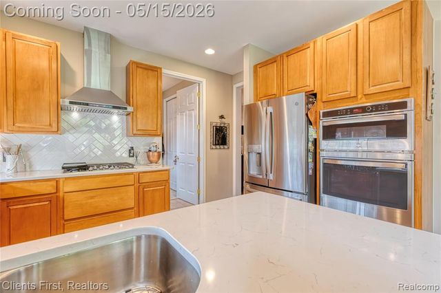 7490 Pine Vista Drive, Brighton, MI 48116