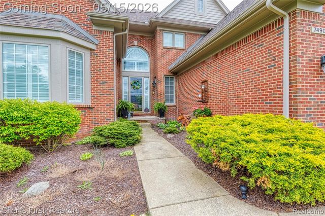 7490 Pine Vista Drive, Brighton, MI 48116