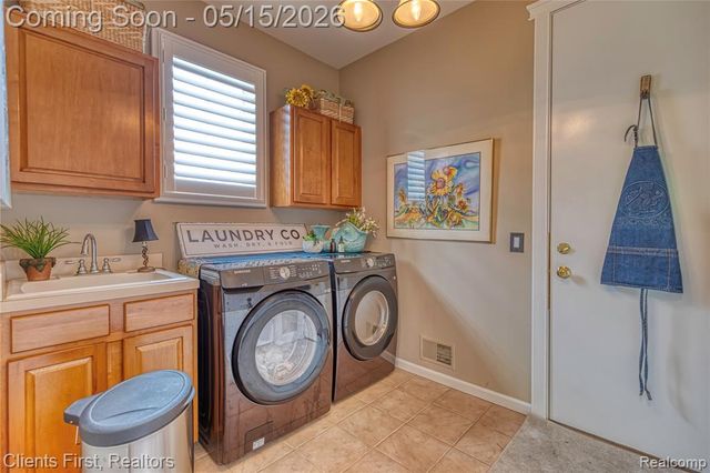 7490 Pine Vista Drive, Brighton, MI 48116