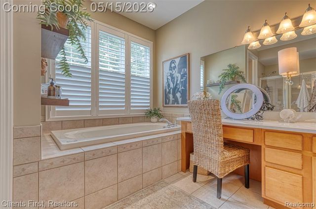 7490 Pine Vista Drive, Brighton, MI 48116