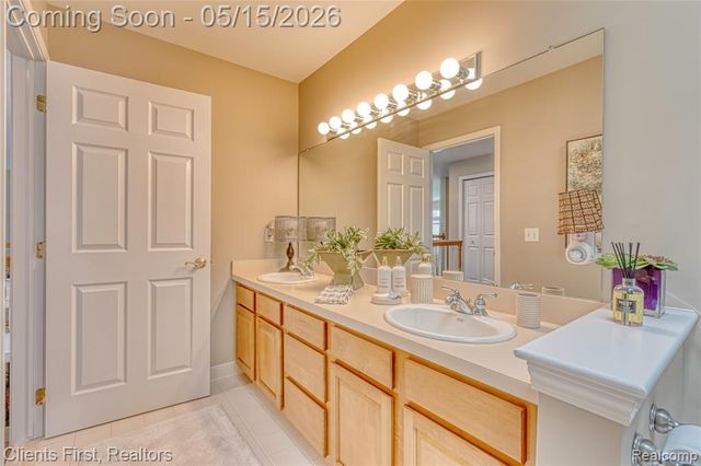 7490 Pine Vista Drive, Brighton, MI 48116