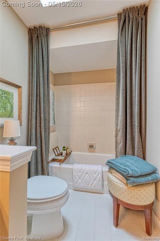 7490 Pine Vista Drive, Brighton, MI 48116