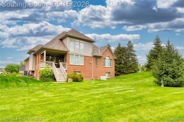 7490 Pine Vista Drive, Brighton, MI 48116