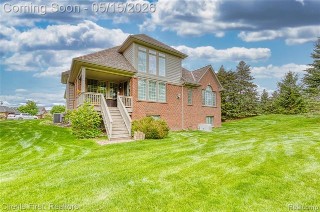 7490 Pine Vista Drive, Brighton, MI 48116