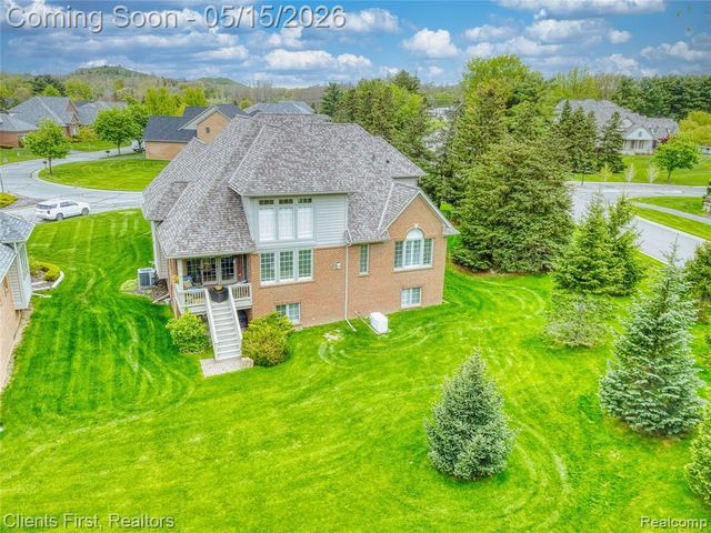 7490 Pine Vista Drive, Brighton, MI 48116