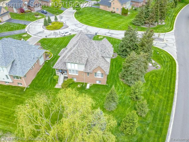 7490 Pine Vista Drive, Brighton, MI 48116