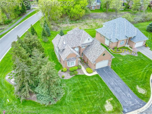 7490 Pine Vista Drive, Brighton, MI 48116