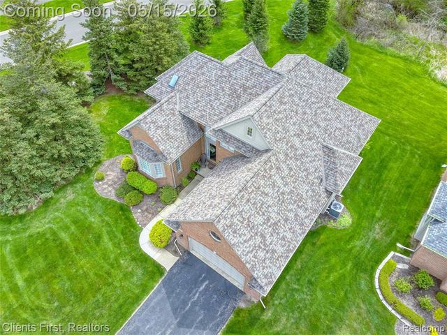 7490 Pine Vista Drive, Brighton, MI 48116