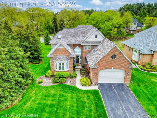 7490 Pine Vista Drive, Brighton, MI 48116
