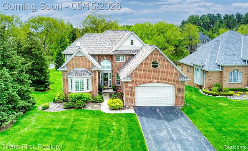7490 Pine Vista Drive, Brighton, MI 48116