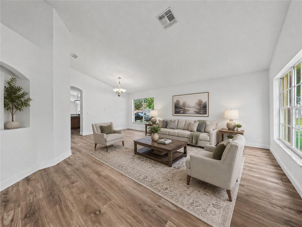 Image 11 of property listing at 544 CYPRESS TREE COURT, Orlando, FL 32825