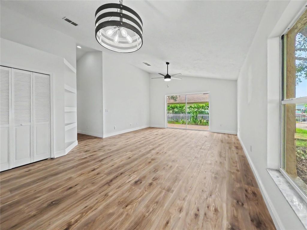 Image 12 of property listing at 544 CYPRESS TREE COURT, Orlando, FL 32825