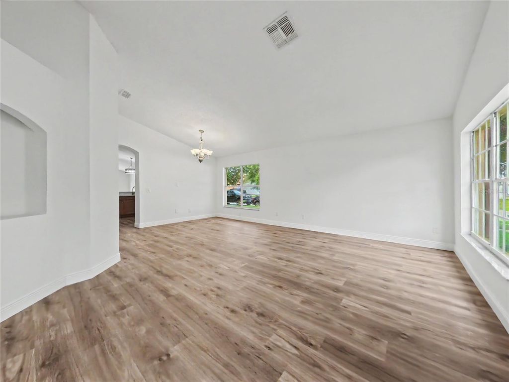 Image 13 of property listing at 544 CYPRESS TREE COURT, Orlando, FL 32825