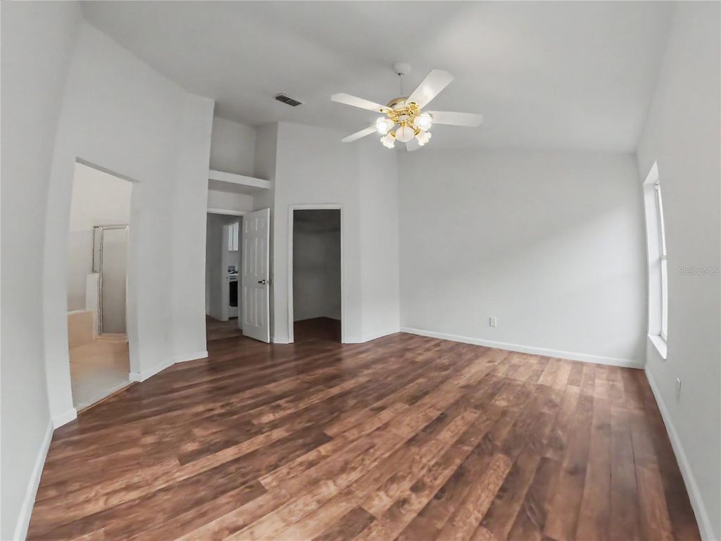Image 18 of property listing at 544 CYPRESS TREE COURT, Orlando, FL 32825