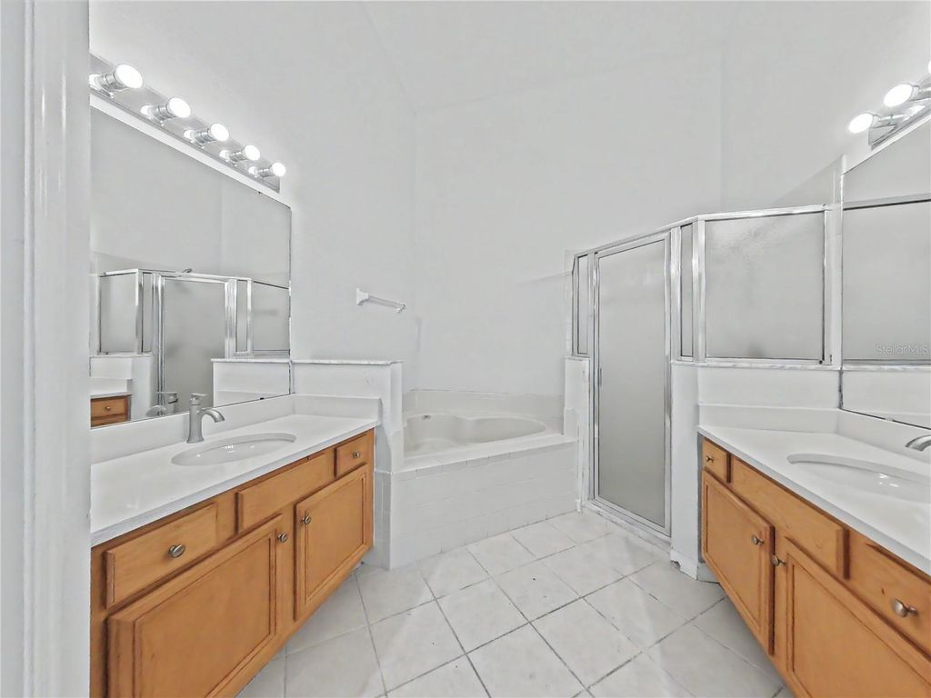Image 19 of property listing at 544 CYPRESS TREE COURT, Orlando, FL 32825