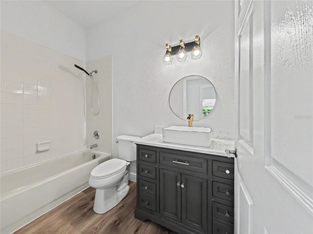 Image 25 of property listing at 544 CYPRESS TREE COURT, Orlando, FL 32825