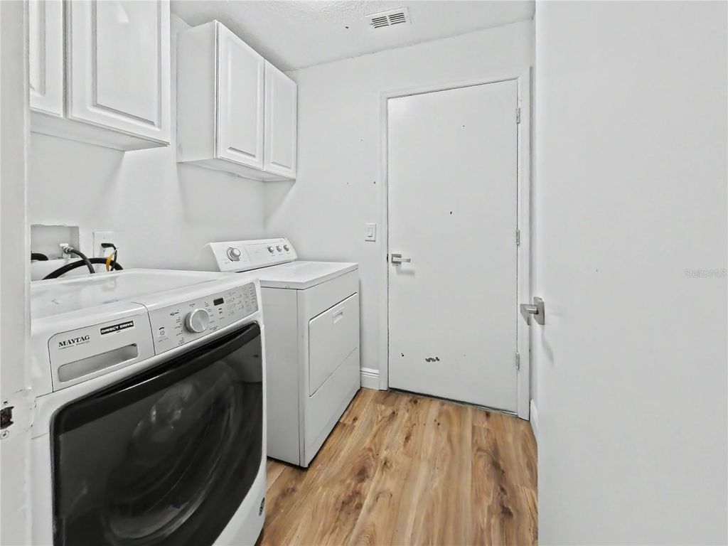 Image 28 of property listing at 544 CYPRESS TREE COURT, Orlando, FL 32825