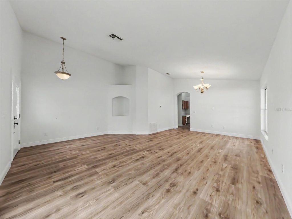 Image 8 of property listing at 544 CYPRESS TREE COURT, Orlando, FL 32825