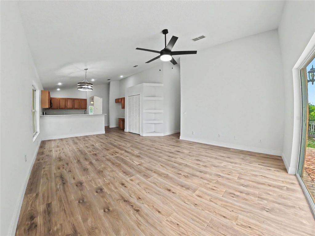 Image 10 of property listing at 544 CYPRESS TREE COURT, Orlando, FL 32825