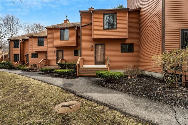 28 Dunvegan Woods Drive, Hampton, NH 03842