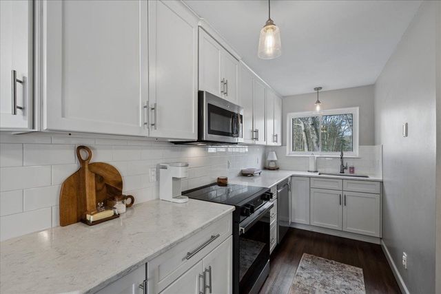 28 Dunvegan Woods Drive, Hampton, NH 03842