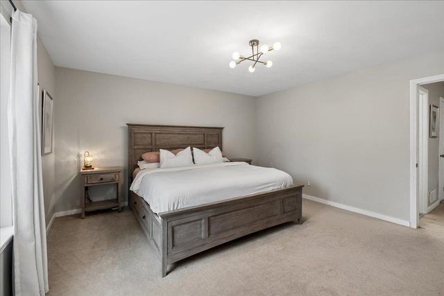 28 Dunvegan Woods Drive, Hampton, NH 03842