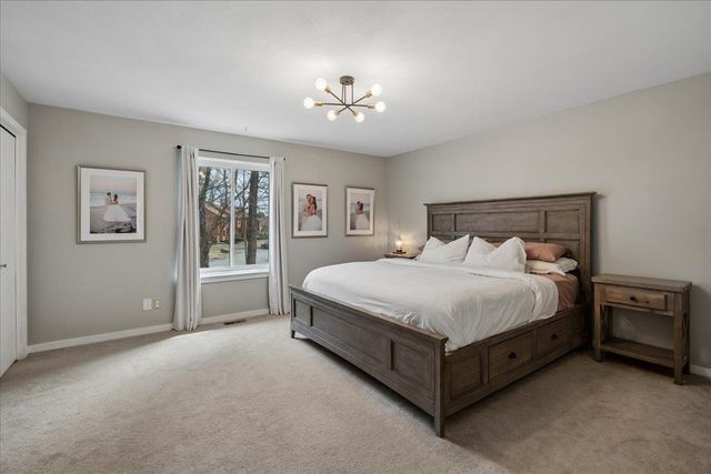 28 Dunvegan Woods Drive, Hampton, NH 03842