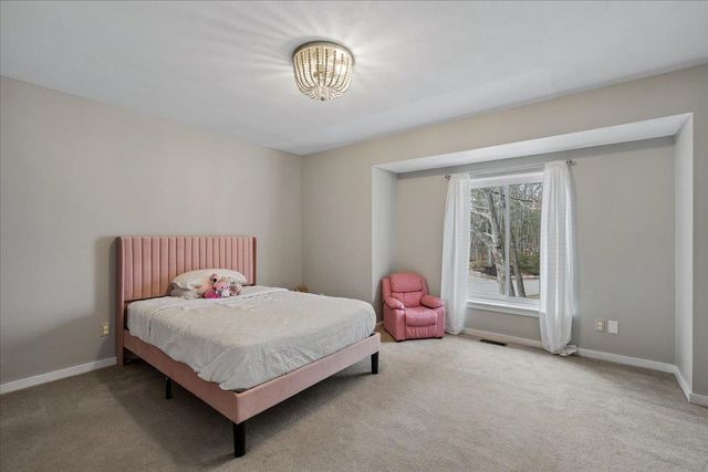 28 Dunvegan Woods Drive, Hampton, NH 03842