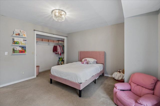 28 Dunvegan Woods Drive, Hampton, NH 03842