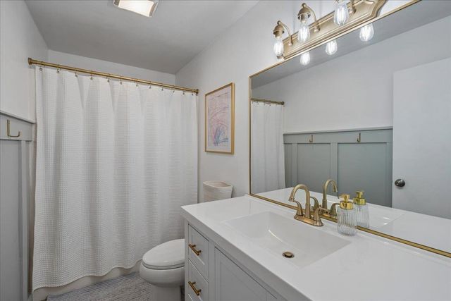 28 Dunvegan Woods Drive, Hampton, NH 03842