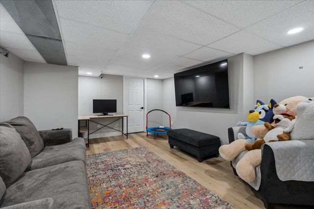 28 Dunvegan Woods Drive, Hampton, NH 03842