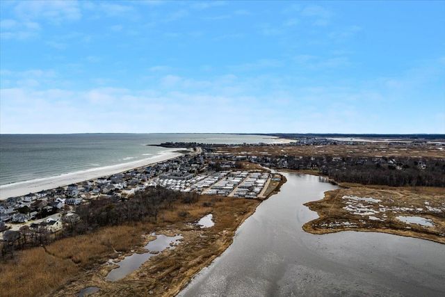 28 Dunvegan Woods Drive, Hampton, NH 03842